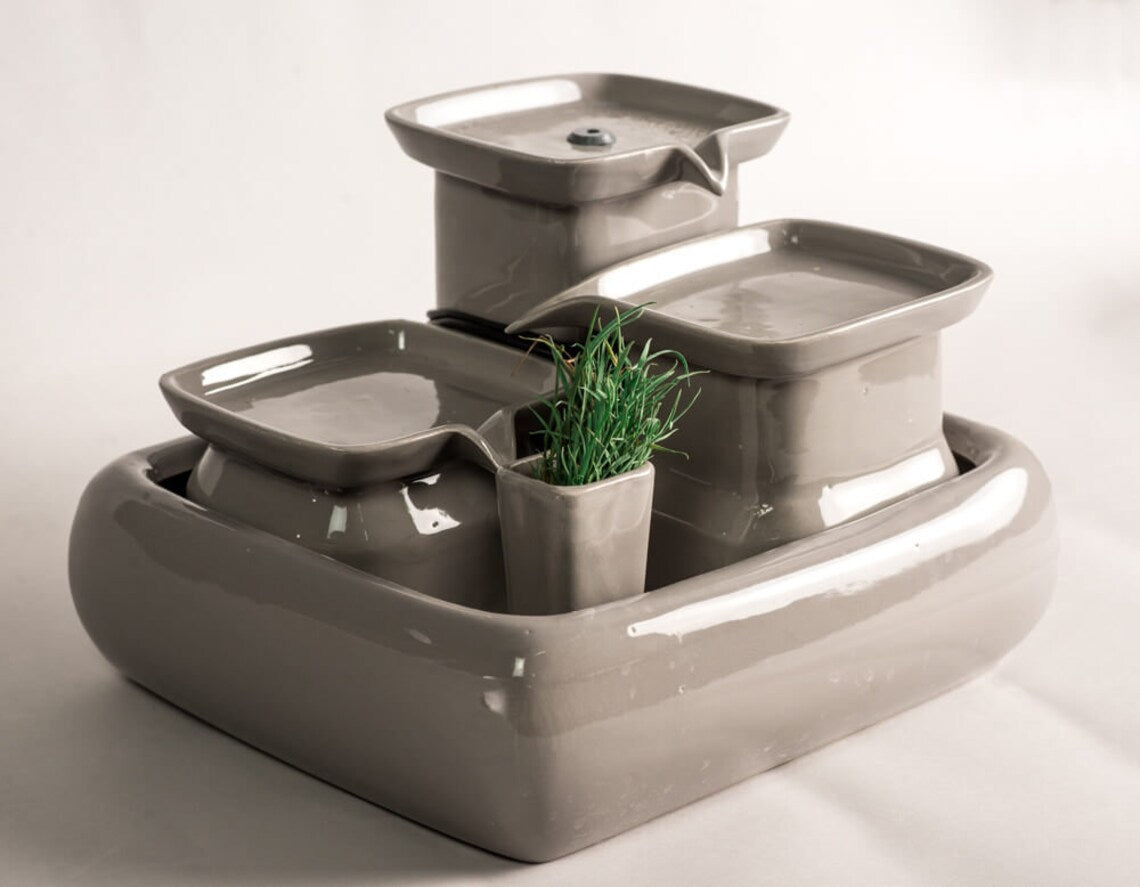 Fontaine d’eau pour chat en céramique + Brosse a chat offerte