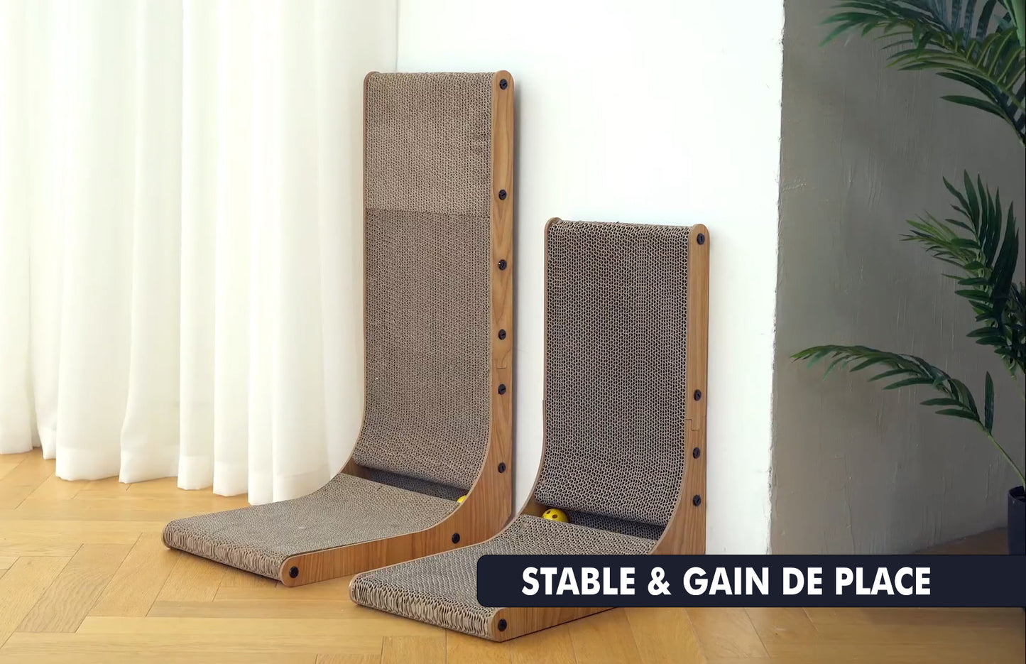 Griffoir pour Chat en Forme de L avec Jouet Balle Intégré